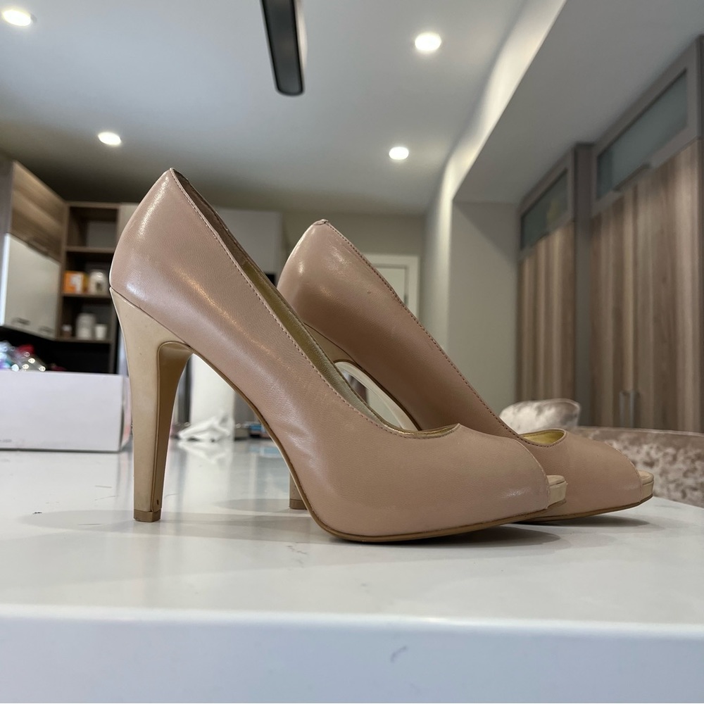Nine West beige leather heels